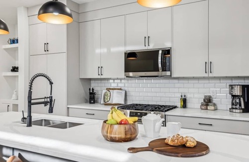Southwest Calgary House | Ultimate Group Stay, 3 King Beds, 2 Suites