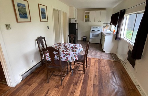 Frontenac Cabin | Ultimate Lake Escape: 3-Bed Family Cottage with Bunks, Sleeps 8!