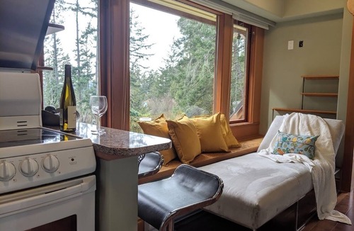 Pender Island House | Ultimate Waterfront Glamping Escape: Unforgettable Group Retreats, Pender Island