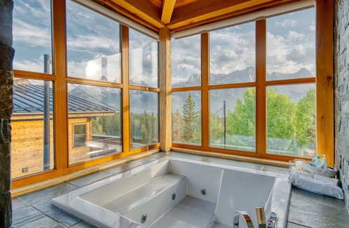 Silvertip House | Ultra-Luxury 7880sqft Ridgeside Villa w/Concierge