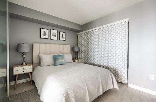 CityPlace Apartment | Unbeatable Lake View 1bd & den in Downtown Toronto
