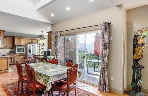 Dilworth Mountain Estates Bed & Breakfast | Under the Tree - Bed & Breakfast