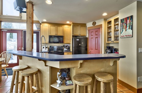 Sunburst Estates Ski Chalet | Unforgettable All Season Retreat True Ski In/Out Sleeps 10 Adults or 14 total