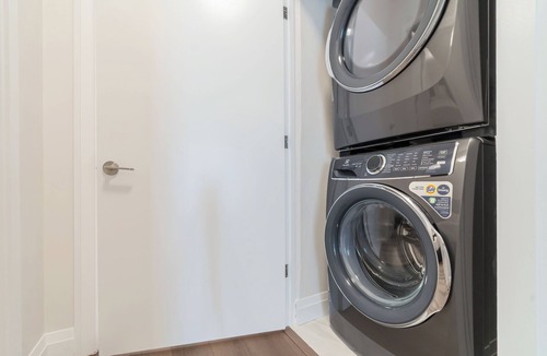 Dean Park Apartment | Unit 5 - Modern Fully Furnished 1 Bedroom Apartment