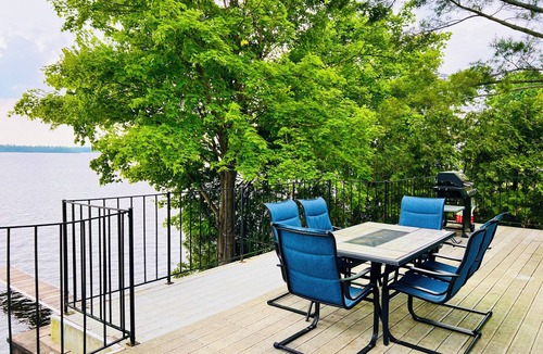 Baddow Cottage | Unwind Recharge Repeat│family-friendly lakefront cottage sleeps 8 adult and plus