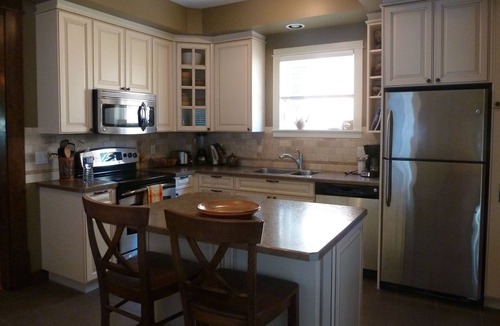Nelson House | UPDATED, FULLY-EQUIPPED, HERITAGE HOME-AWAY-FROM-HOME, REDUCED APRIL RATES.