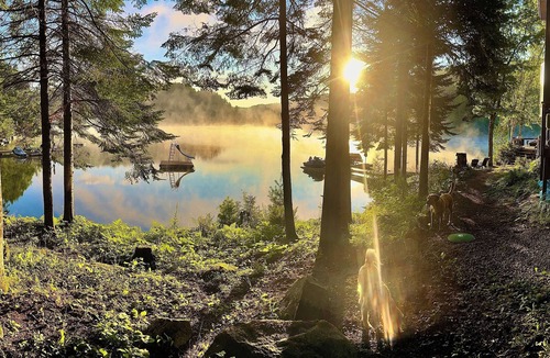Highlands East Cottage | Updated historic log cabin on the lake, w/amenities enough for 2 families