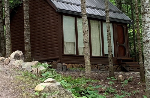 Highlands East Cottage | Updated historic log cabin on the lake, w/amenities enough for 2 families