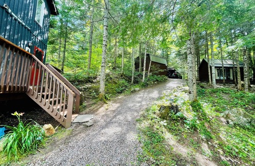 Highlands East Cottage | Updated historic log cabin on the lake, w/amenities enough for 2 families