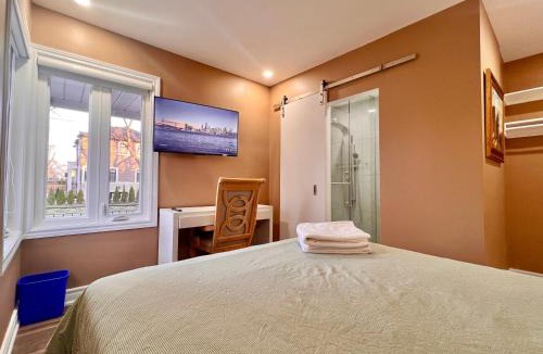North York House | Upgraded Rooms with Bath 7-min to Subway Near Downsview Rogers Stadium