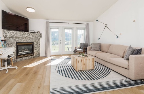 Lethbridge Condo | Upper 2 bed/2 bath Condo on Paradise Golf Course