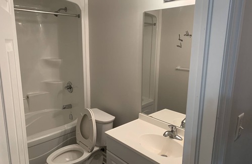 Thorold Apartment | Upper Apartment - Short Term Stays - Near Niagara Falls, Canada