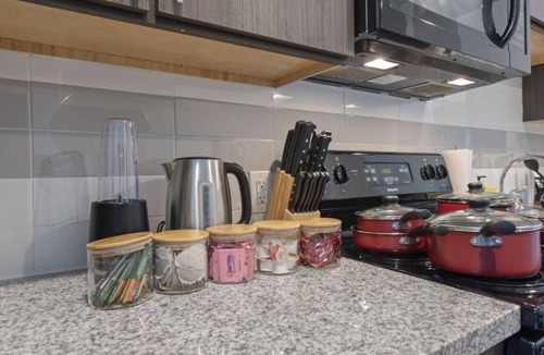 Corryville Apartment | Upscale 2 Bed Suite — Mins to Downtown Cincinnati!
