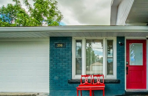 Grimsby House | Upscale 5 bedroom, 3 bath bungalow near the lake and wineries