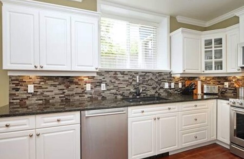 Saanich House | Upscale Character Home with Luxurious Amenities