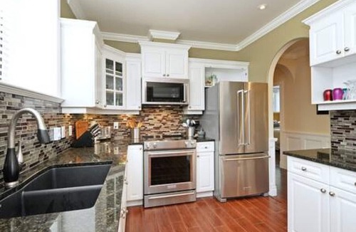 Saanich House | Upscale Character Home with Luxurious Amenities