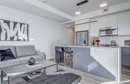 Sunnyside Condo | Upscale Industrial Condo with Patio near LRT