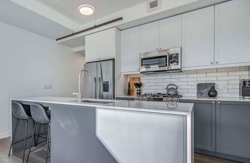 Sunnyside Condo | Upscale Industrial Condo with Patio near LRT