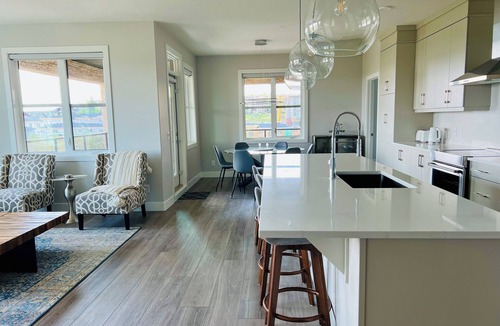 Southwest Calgary Condo | Upscale luxury 2 bed plus office with panoramic views of the rolling foothills!