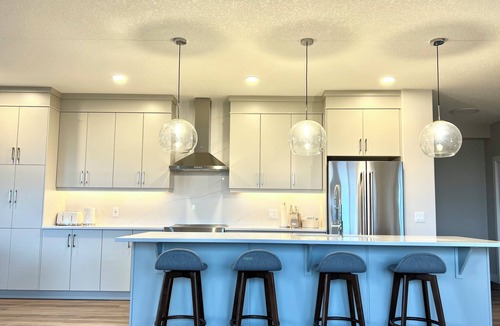 Southwest Calgary Condo | Upscale luxury 2 bed plus office with panoramic views of the rolling foothills!