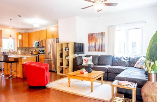 Waterloo House | Uptown Blue - Walk to Everything - Monthly rates!