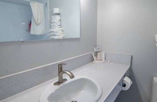 Creston Hotel | Uptowner Hotel