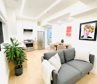 Upper Beaches Apartment | Urban 2-bed apartment in the Beaches