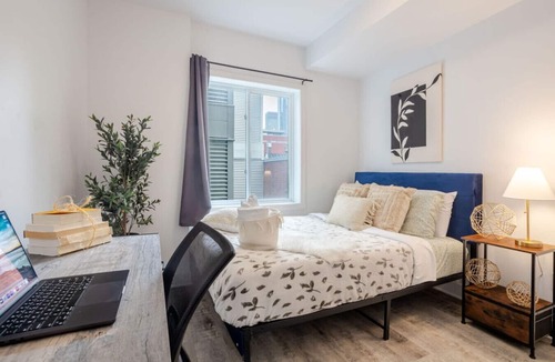 Pointe-Saint-Charles Apartment | Urban Chic 3BR| Griffintown Escape