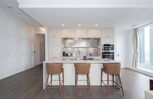 Fashion District Apartment | Urban Elegance: Luxurious 3-Bedroom Condo in the Heart of Downtown Toronto.
