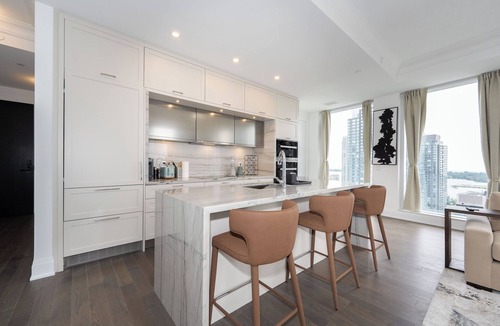 Fashion District Apartment | Urban Elegance: Luxurious 3-Bedroom Condo in the Heart of Downtown Toronto.