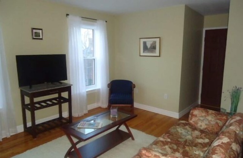 Queens Square Apartment | Urban Heritage Suite In The Heart Of Historic Olde Charlottetown