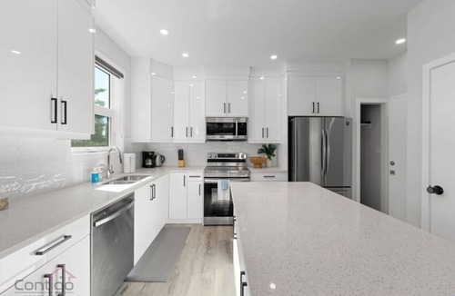 Jasper Place House | Urban Jungle Getaway | AirCon | 10min to DT & WEM!