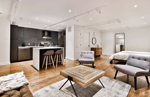 International District Apartment | Urban loft at the Saint François Xavier boutique -403