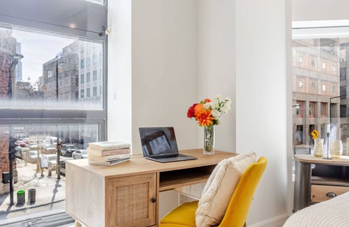 Downtown Montreal Apartment | Urban Studio on Bishop - Hot Spot Dtown MTL