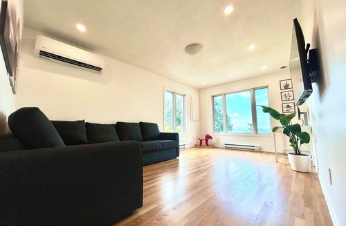 Hull Apartment | 🌲Urban Tranquility - your retreat with easy access to city life minutes away.