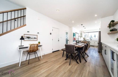 Jasper Place House | Urban Zen | AirCon | King Bed | 10 min WEM & DT!