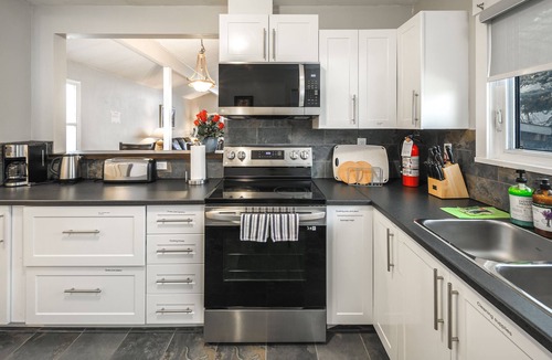 Kingsland House | V@Home Entire house 5Bed2BATH Shopping/Downtown