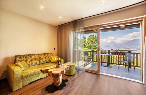 Merano Apartment | Vacation Apartment "Pinot" with Mountain View, Wi-Fi, Balcony & Garden