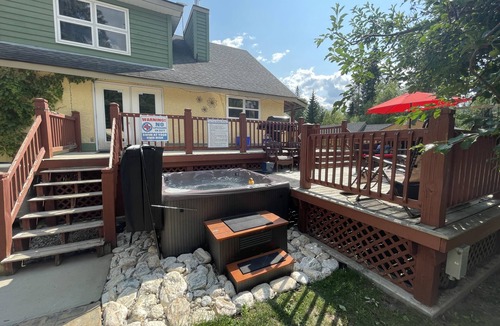 Blaeberry House | VACATION RENTAL- SLEEPS UP TO 10 -GOLDEN BC