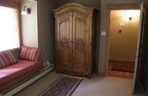 Golden Bed & Breakfast | Vagabond Lodge at Kicking Horse