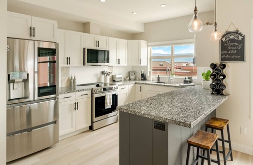 Central Okanagan Condo | Valley View Condo with Resort Amenities