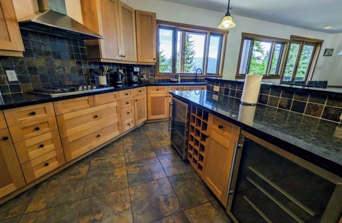Golden Ski Chalet | Valleyview Chalet: 5-bedroom luxury mountain homen