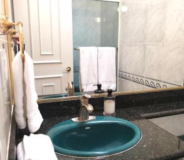 Kerrisdale House | Van Nest near YVR UBC Downtown