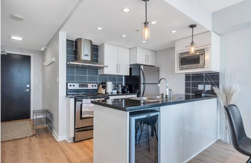 Gastown Condo | Vancouver Bright - 1BR Condo at Central Location