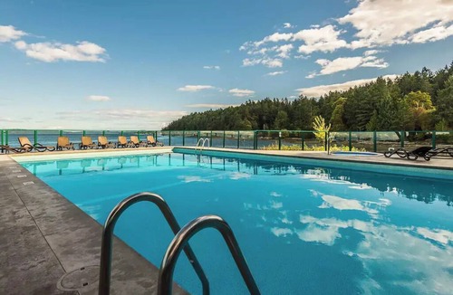 Yellow Point Condo | Vancouver Island Getaway - Island Sea Dream Condo at Inn of the Sea
