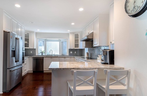 Oakridge House | Vancouver west 8 minutes to downtown and airport