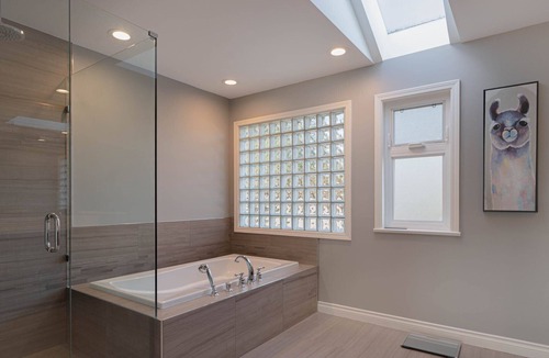 Oakridge House | Vancouver west 8 minutes to downtown and airport