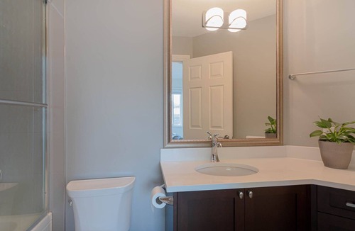 Oakridge House | Vancouver west 8 minutes to downtown and airport