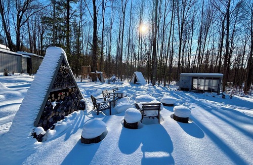 Shefford Apartment | VERGER Room – Cozy & Eco-Friendly Stay around Mt. Shefford, VERGER Room – Zen & Nature-Inspired Spac