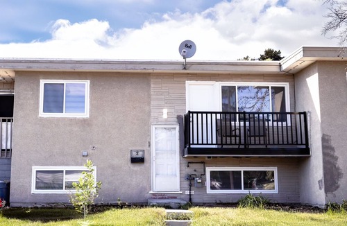 Calgary House | Very central Full renovated in Aug 2024 rare find pet friendly 2 min from hwy1